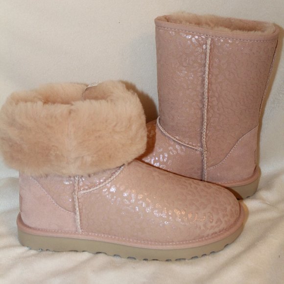 NIB UGG WOMENS CLASSIC SHORT LEOPARD METALLIC BOOT - Picture 2 of 11